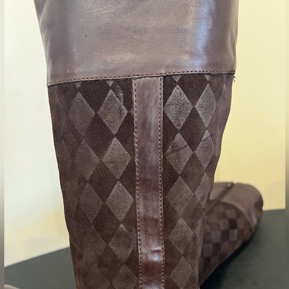 BORN WOMENS TALL LEATHER DIAMOND PATTERN BOOTS / SIZE: 9 - Picture 8 of 13